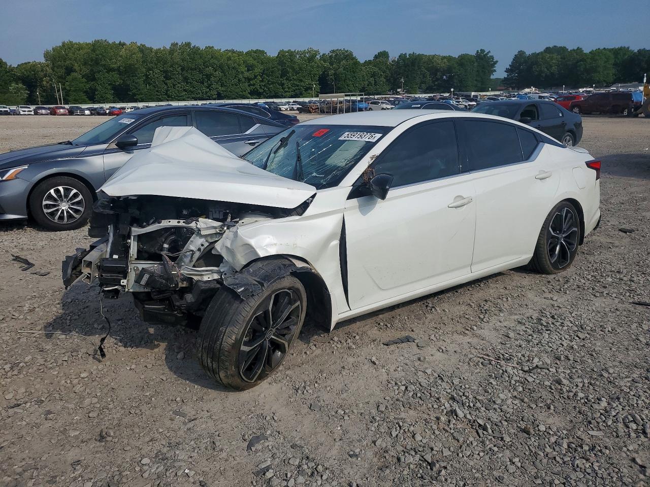 Salvage Nissan Altima Image