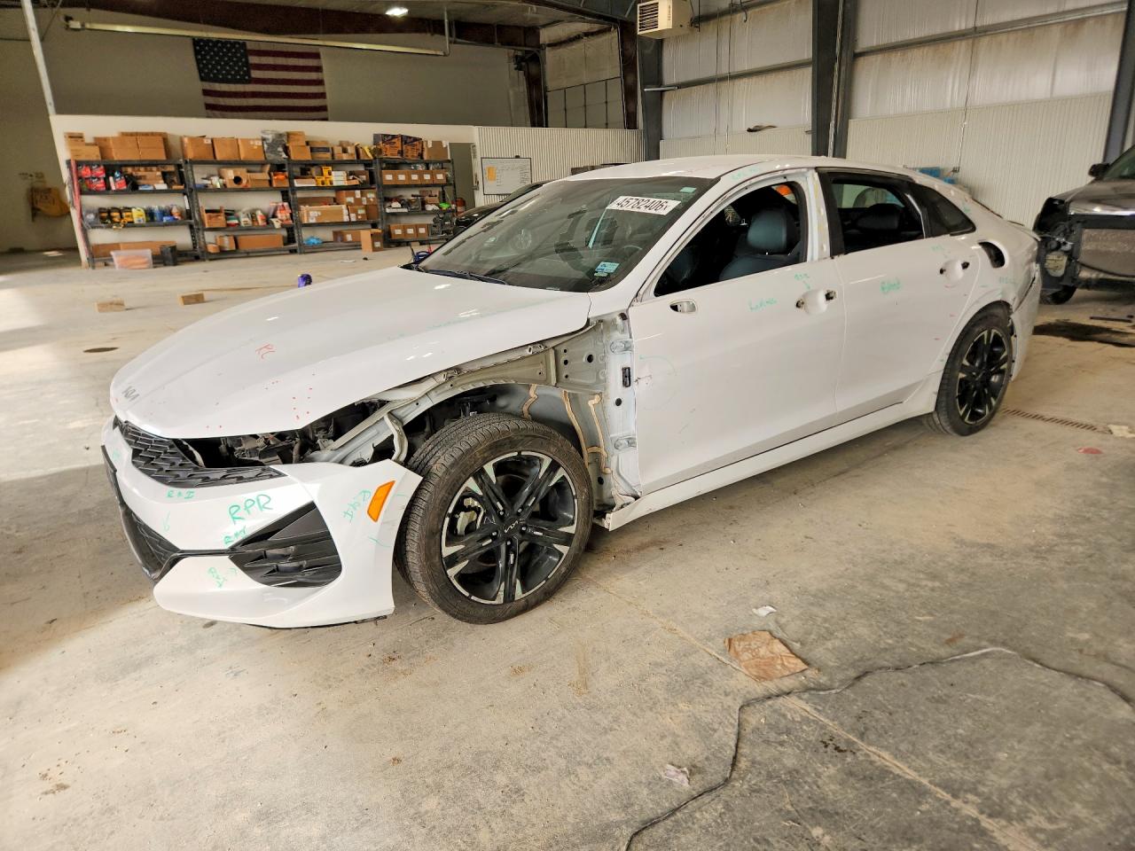 Salvage Kia K5 Image