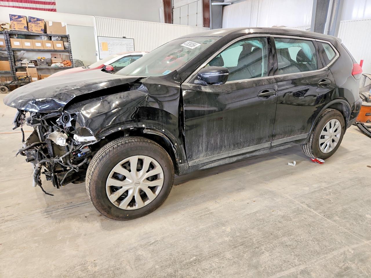 Salvage Nissan Rogue Image