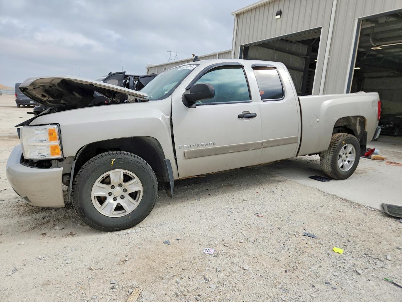 Salvage Chevrolet Silverado Image