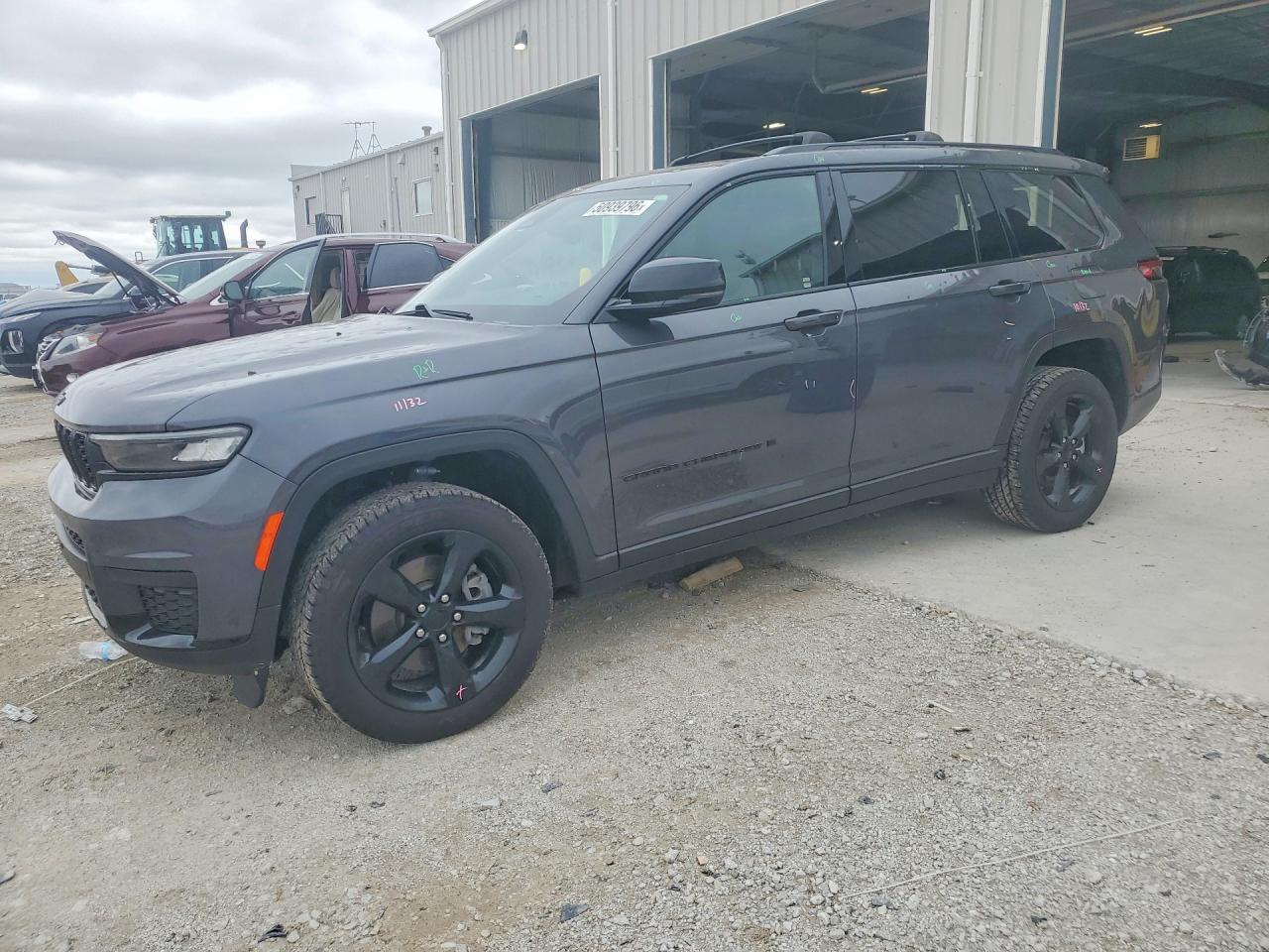 Salvage Jeep Cherokee Image