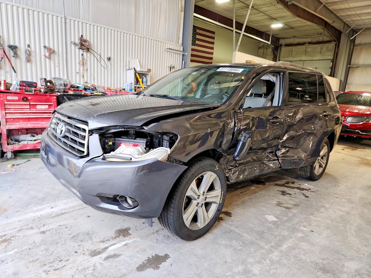 Salvage Toyota Highlander Image