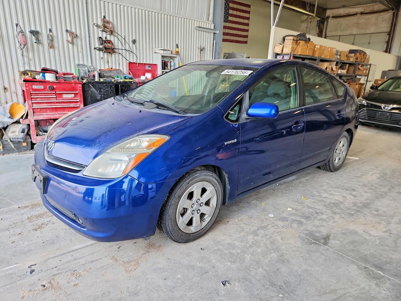 Salvage Toyota Prius Image
