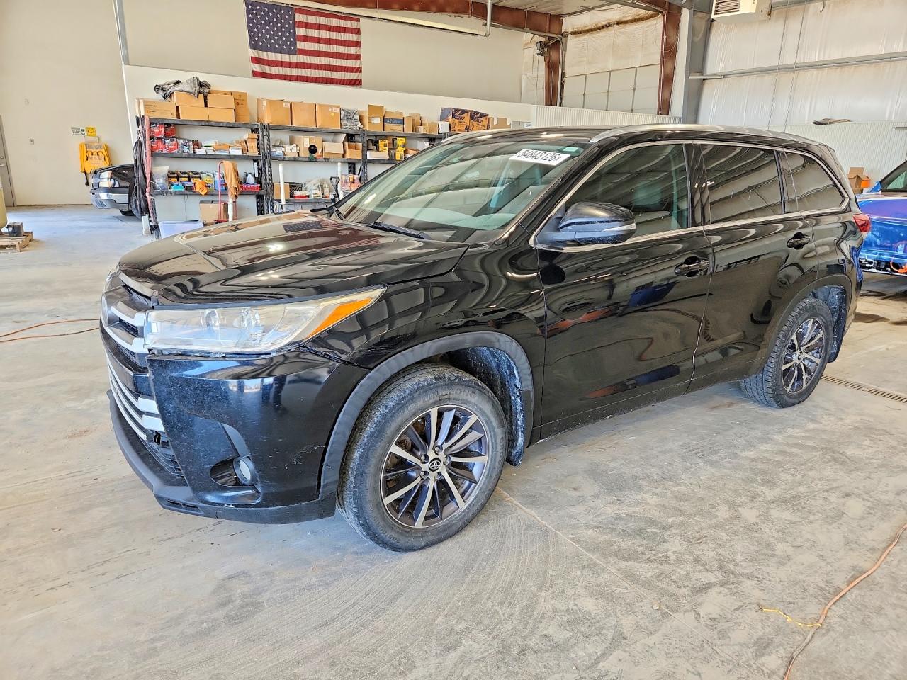 Salvage Toyota Highlander Image