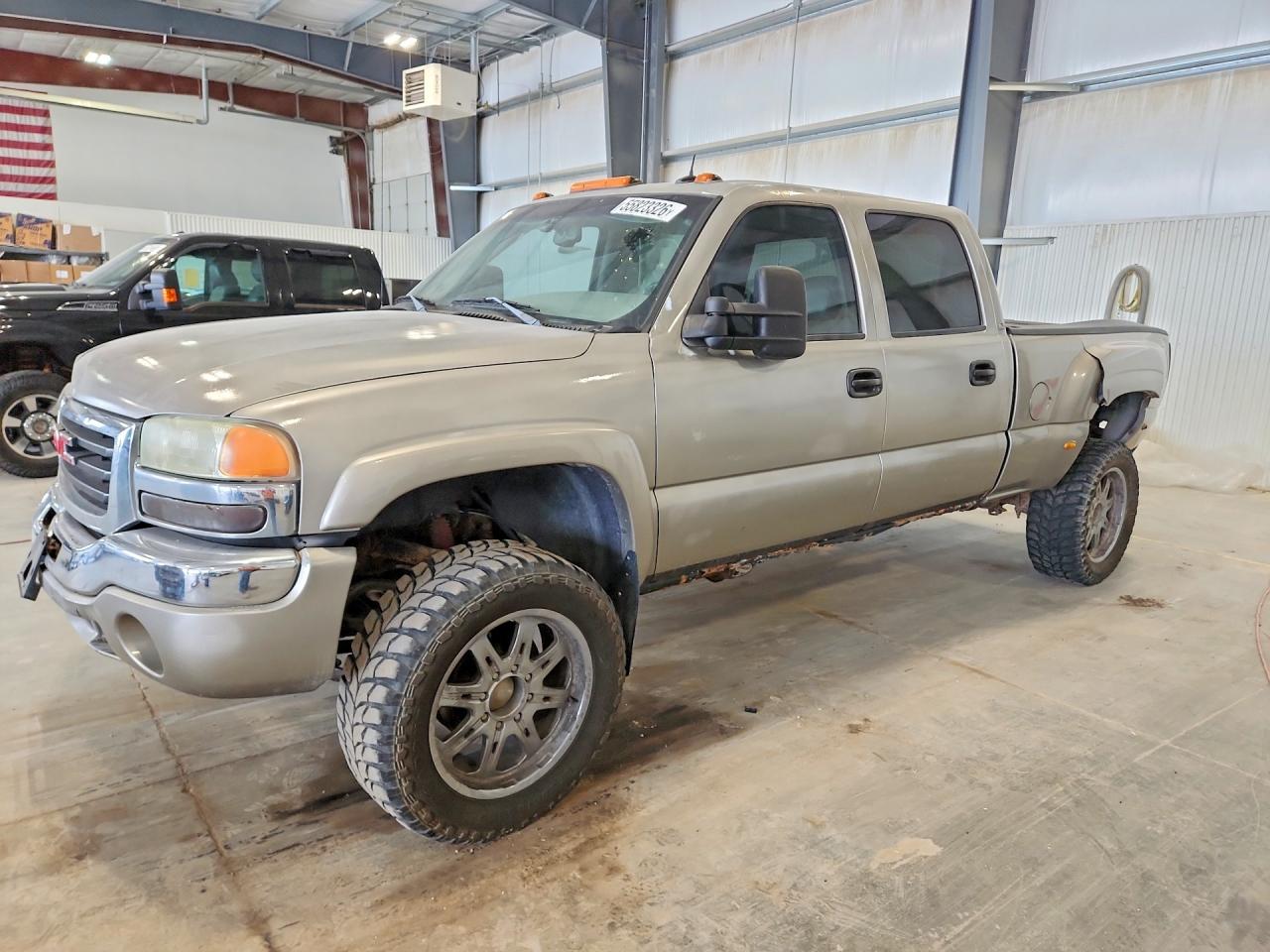 Salvage GMC Sierra Image