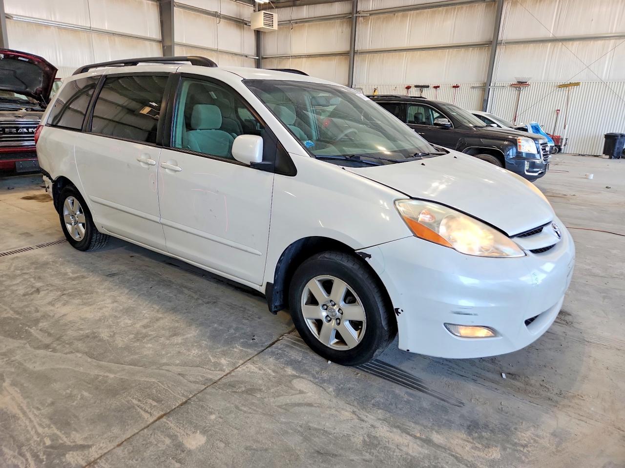 Toyota Sienna Xle 7 Passenger