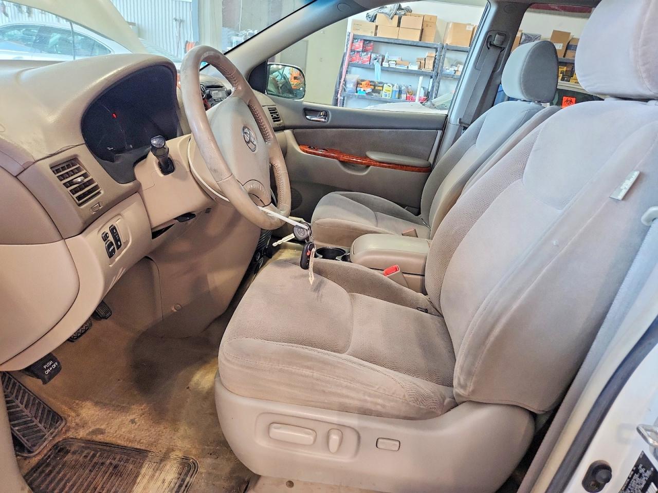 Toyota Sienna Xle 7 Passenger