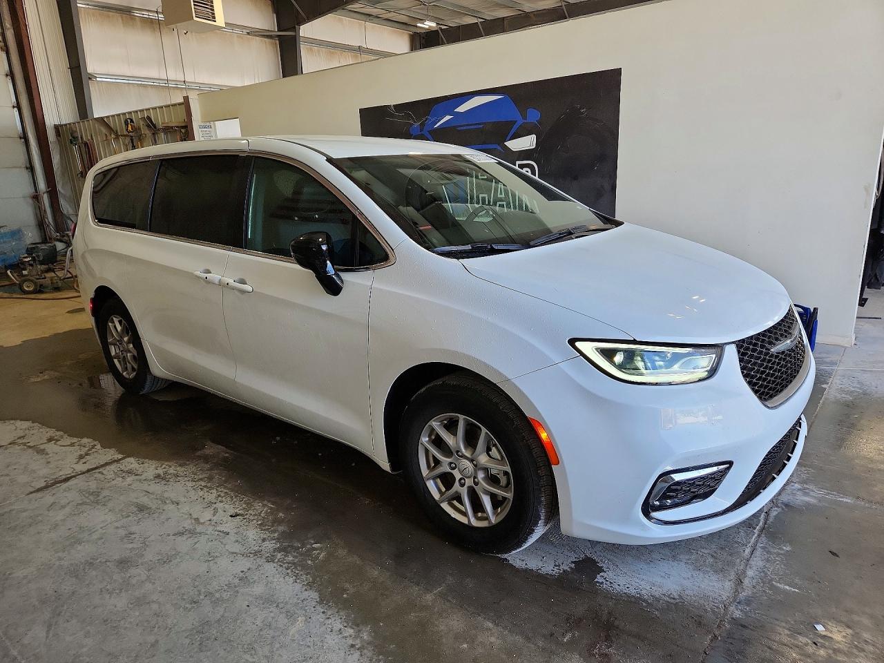 Chrysler Pacifica Select