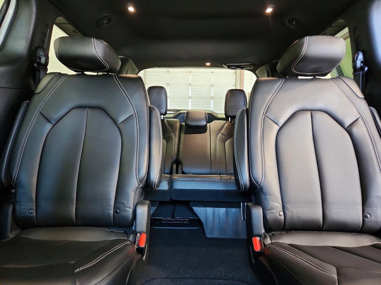 Chrysler Pacifica Select