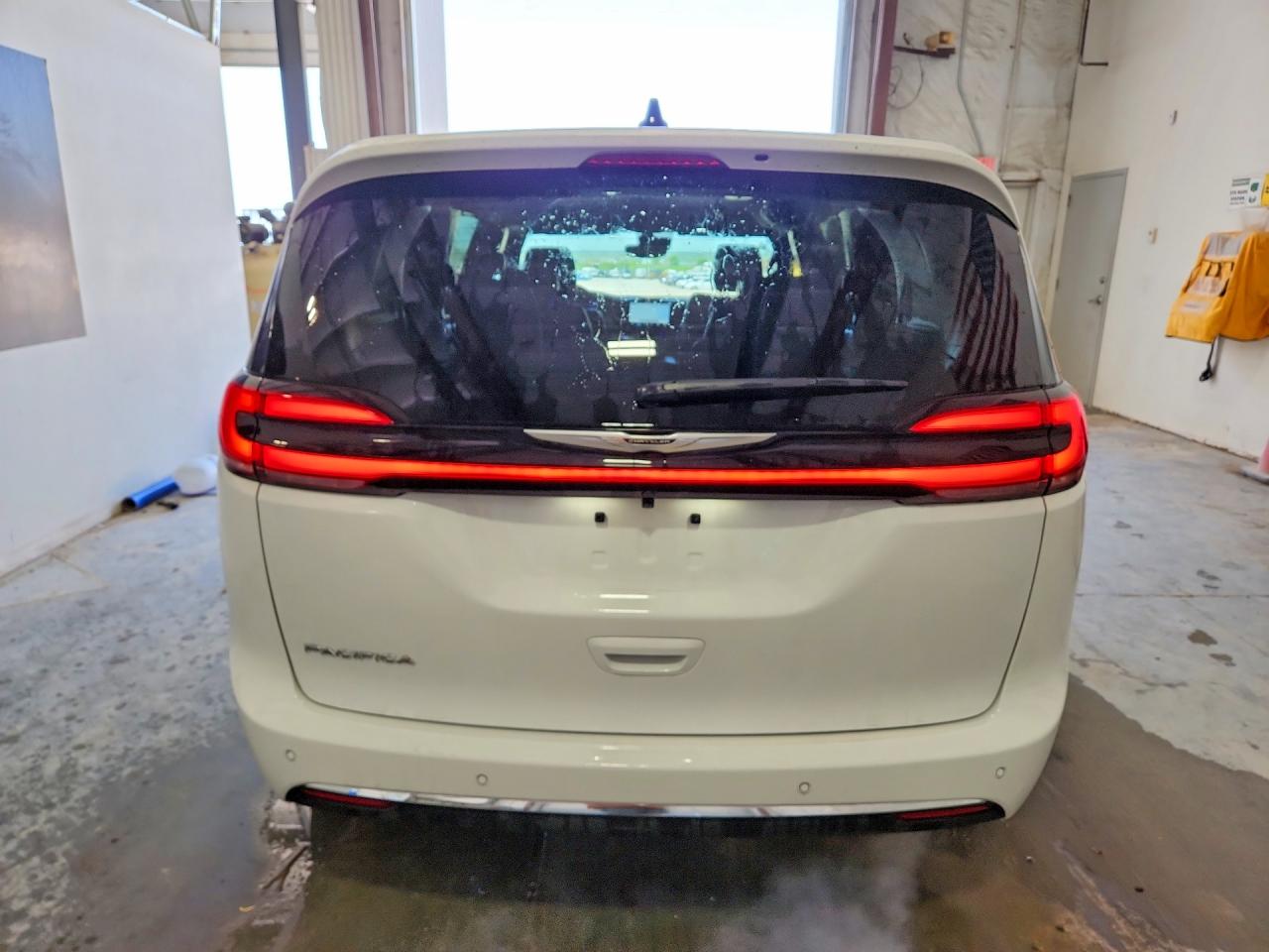 Chrysler Pacifica Select