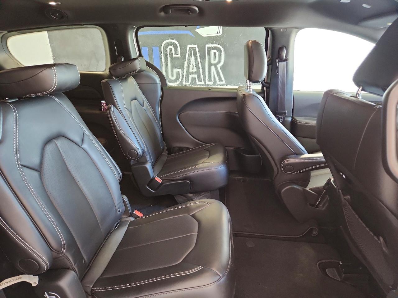 Chrysler Pacifica Select