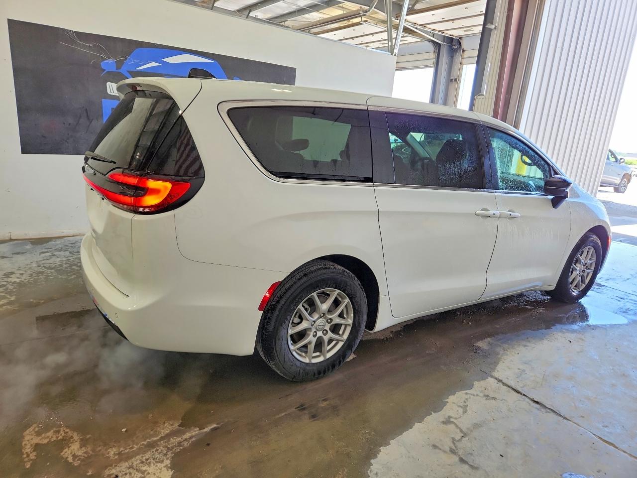 Chrysler Pacifica Select