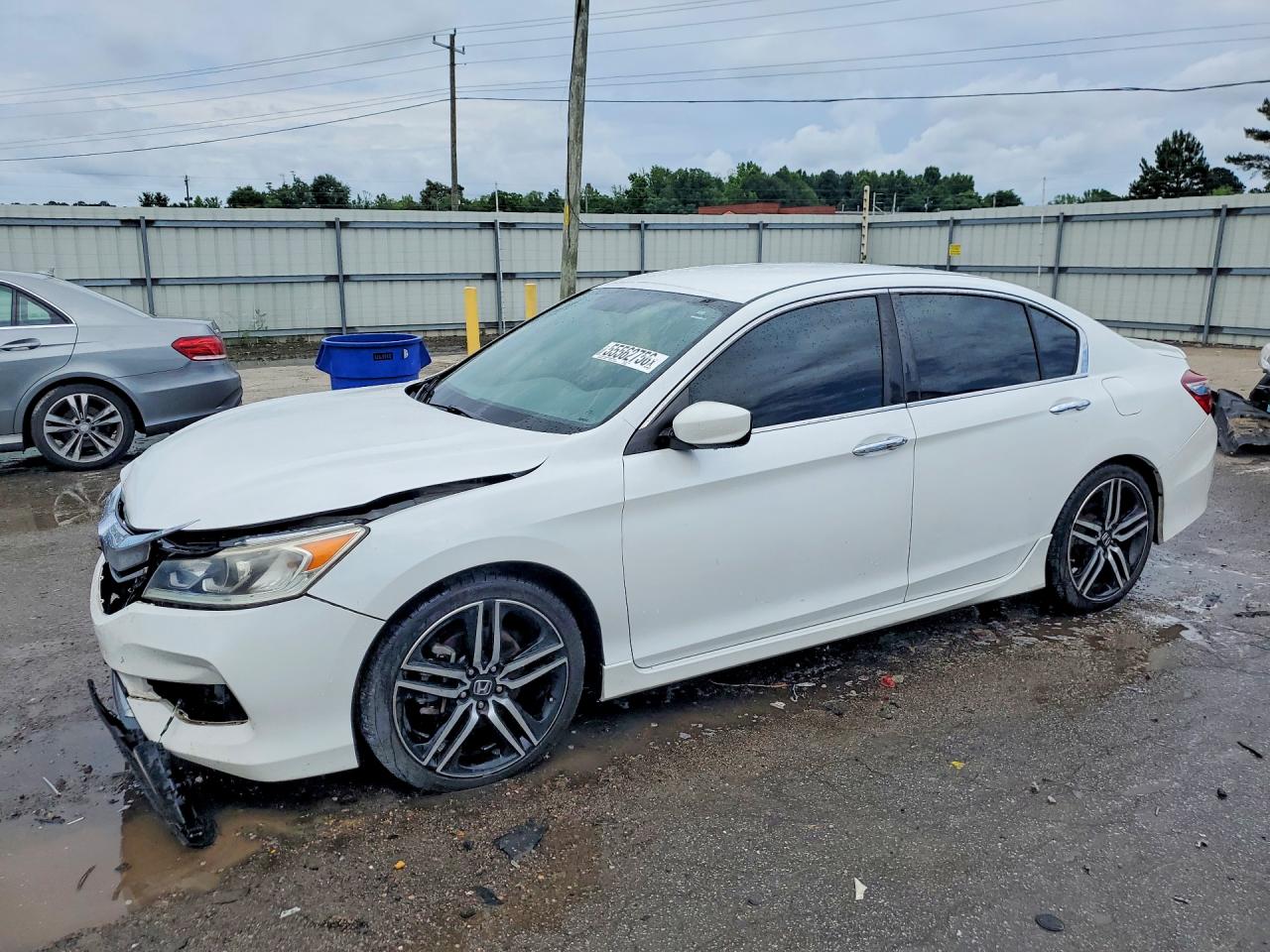 Salvage Honda Accord Image
