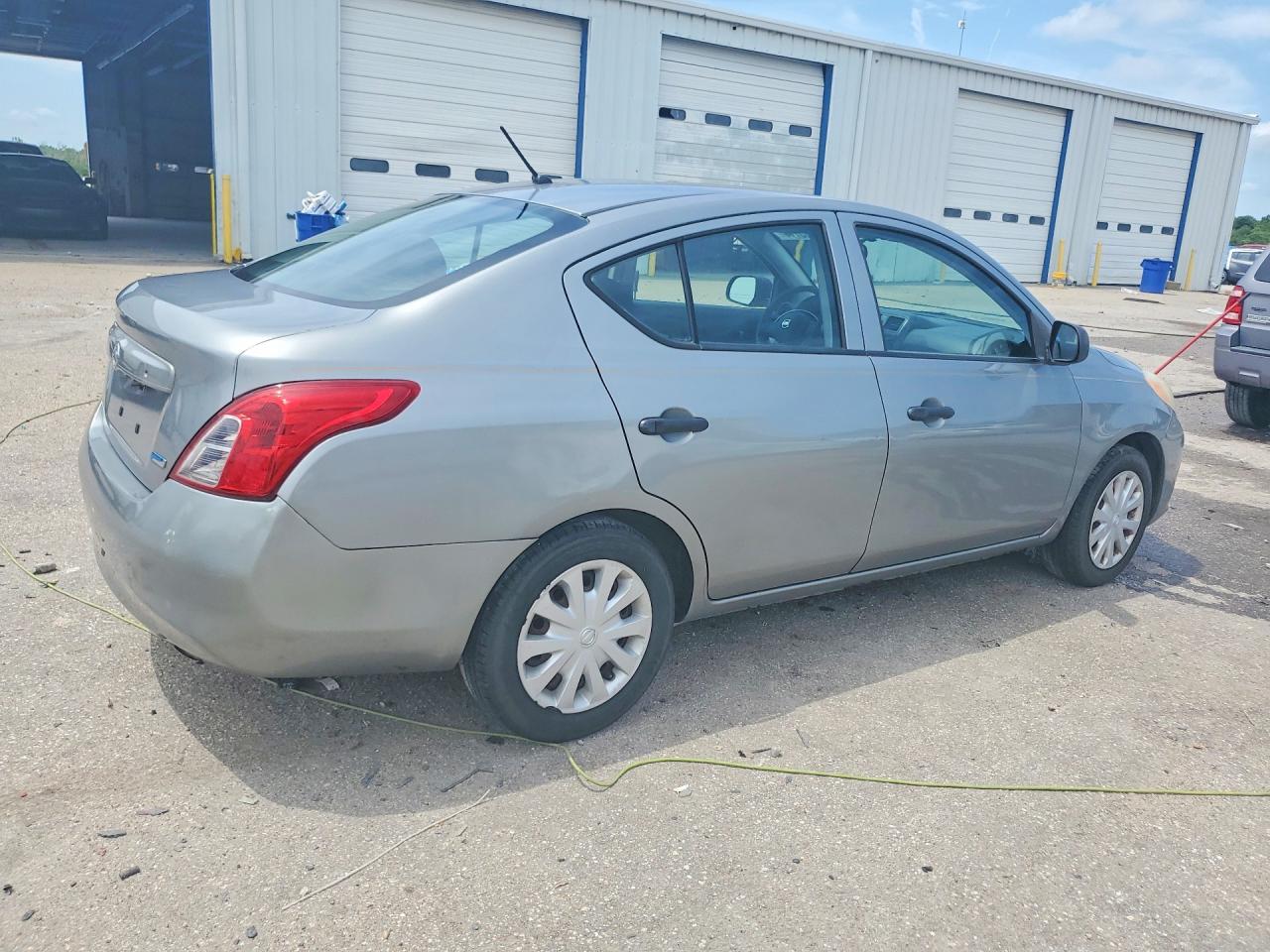 Nissan Versa 1.6 S