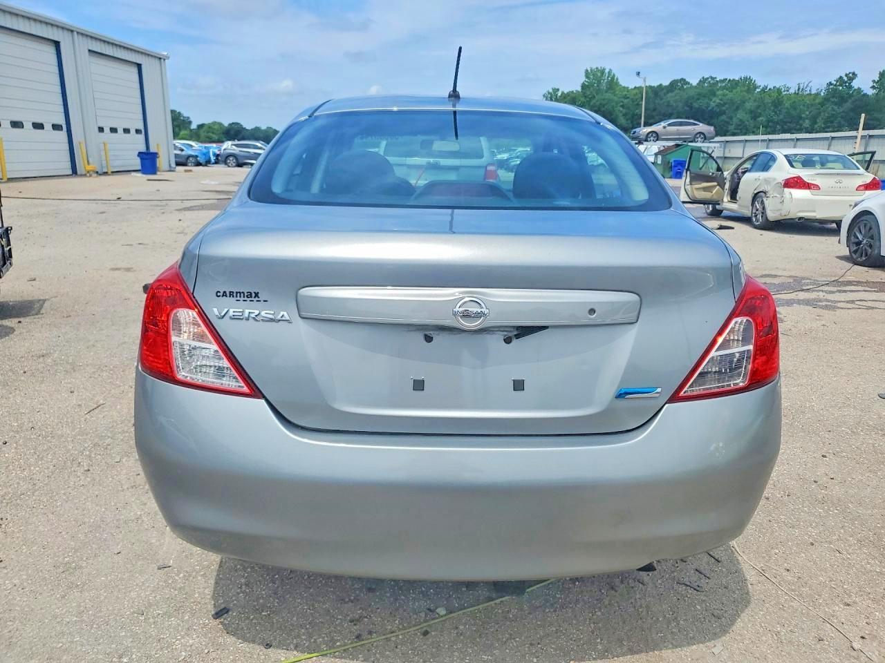Nissan Versa 1.6 S