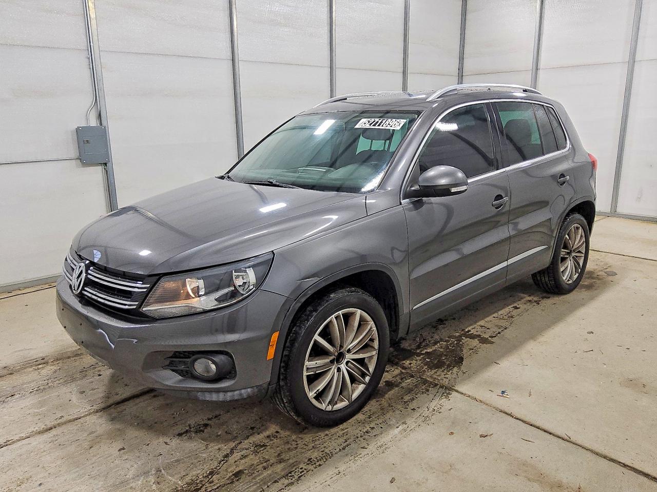 Salvage Volkswagen Tiguan Image