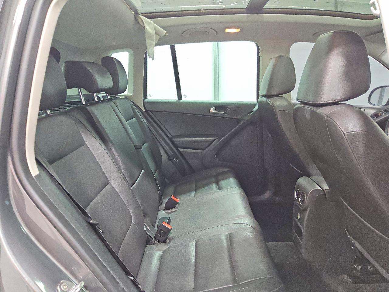 Volkswagen Tiguan S