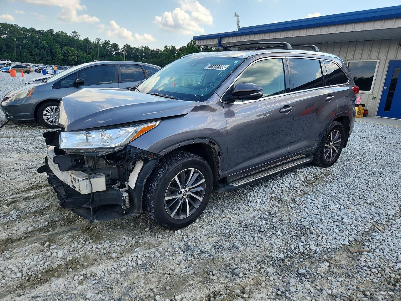 Salvage Toyota Highlander Image