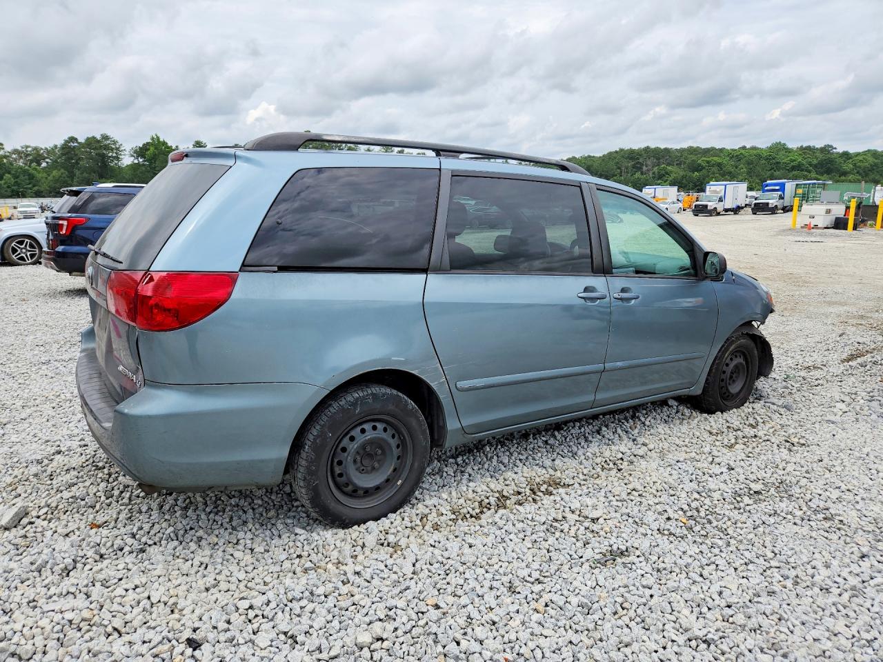 Toyota Sienna Le 8 Passenger