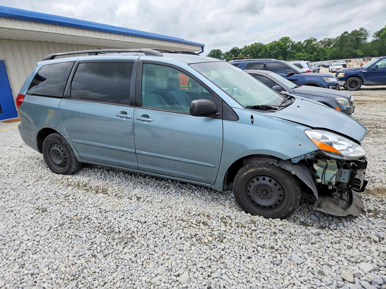 Toyota Sienna Le 8 Passenger