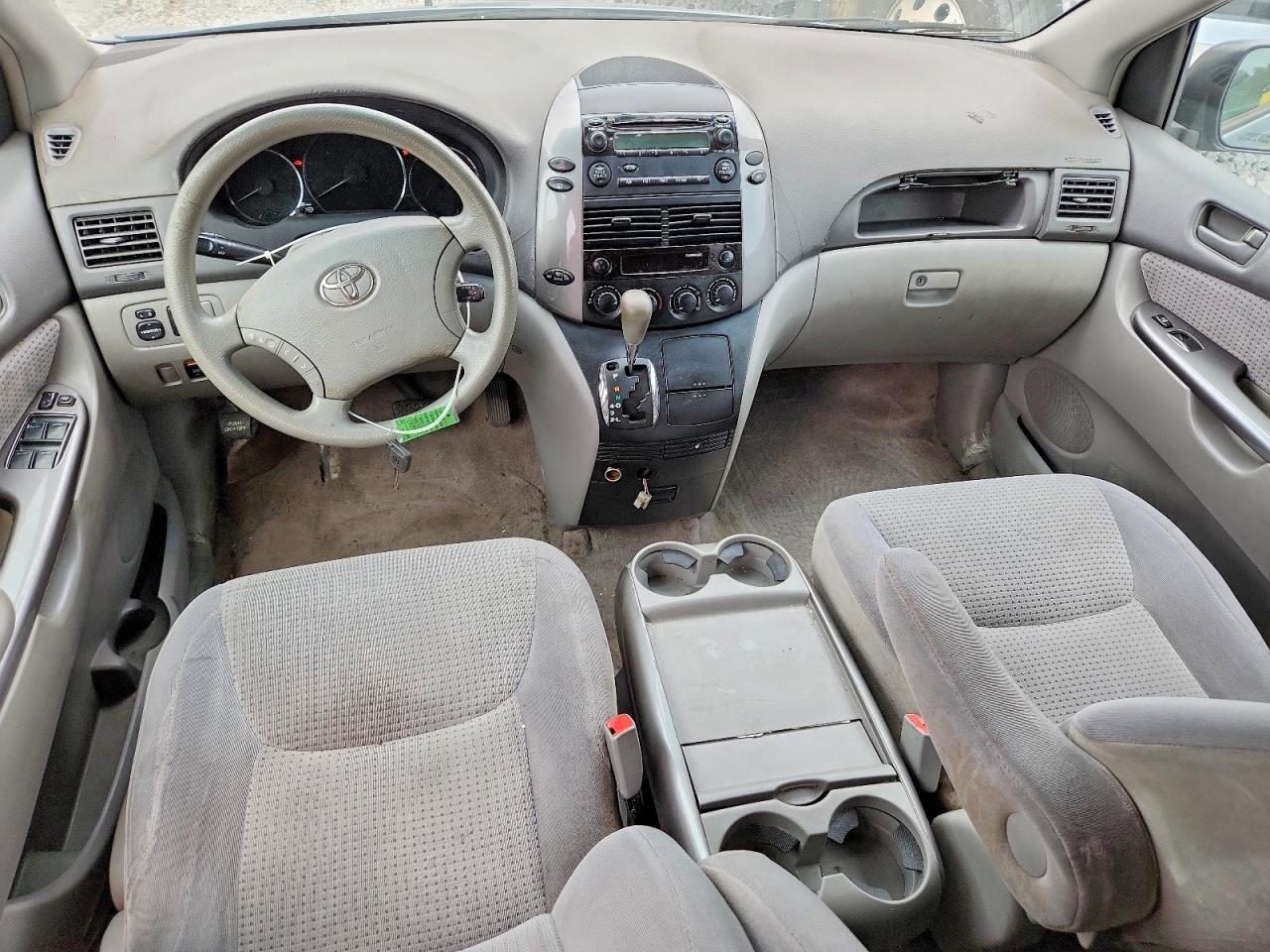 Toyota Sienna Le 8 Passenger