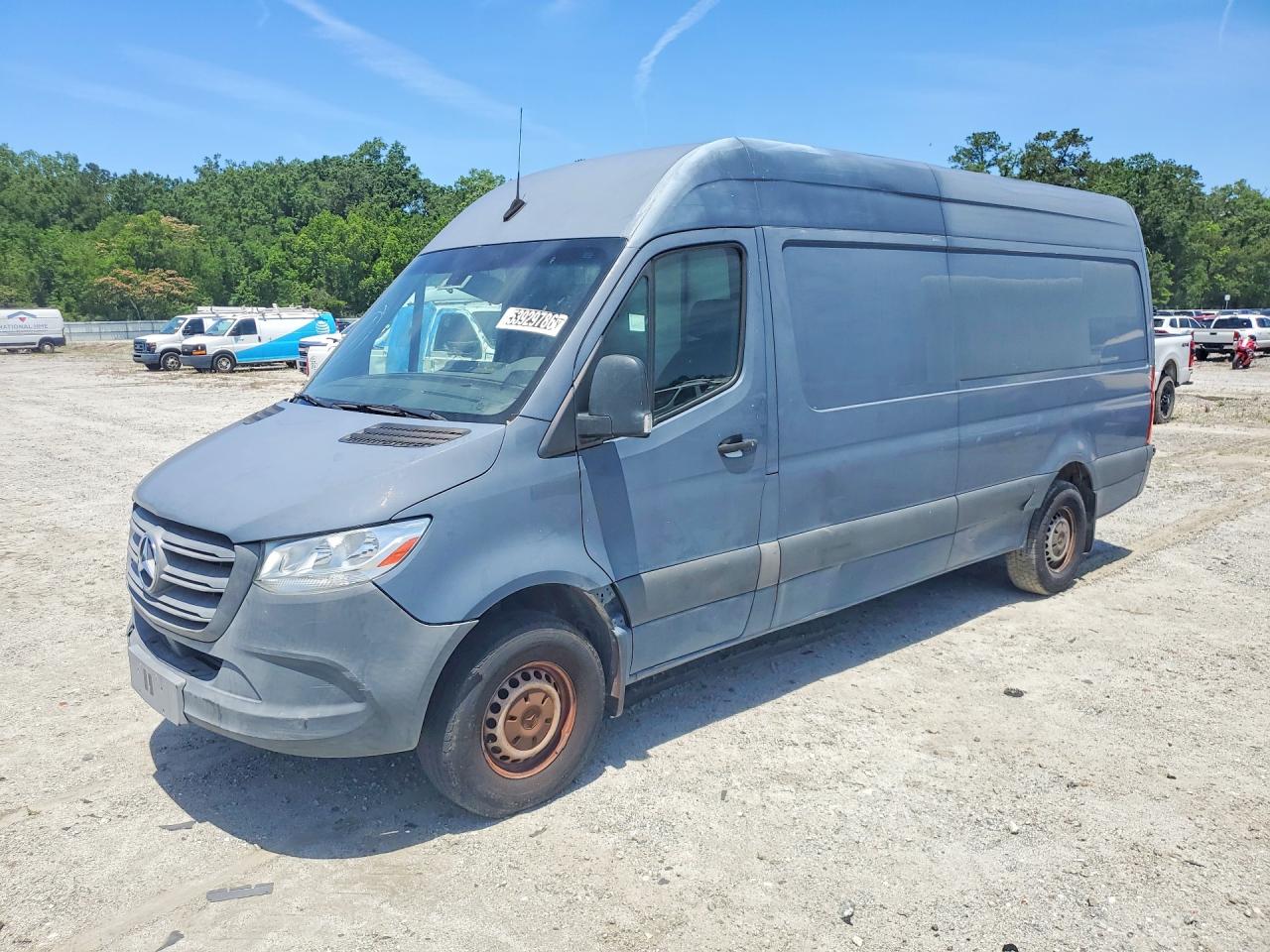 Salvage Mercedes-Benz Sprinter Image