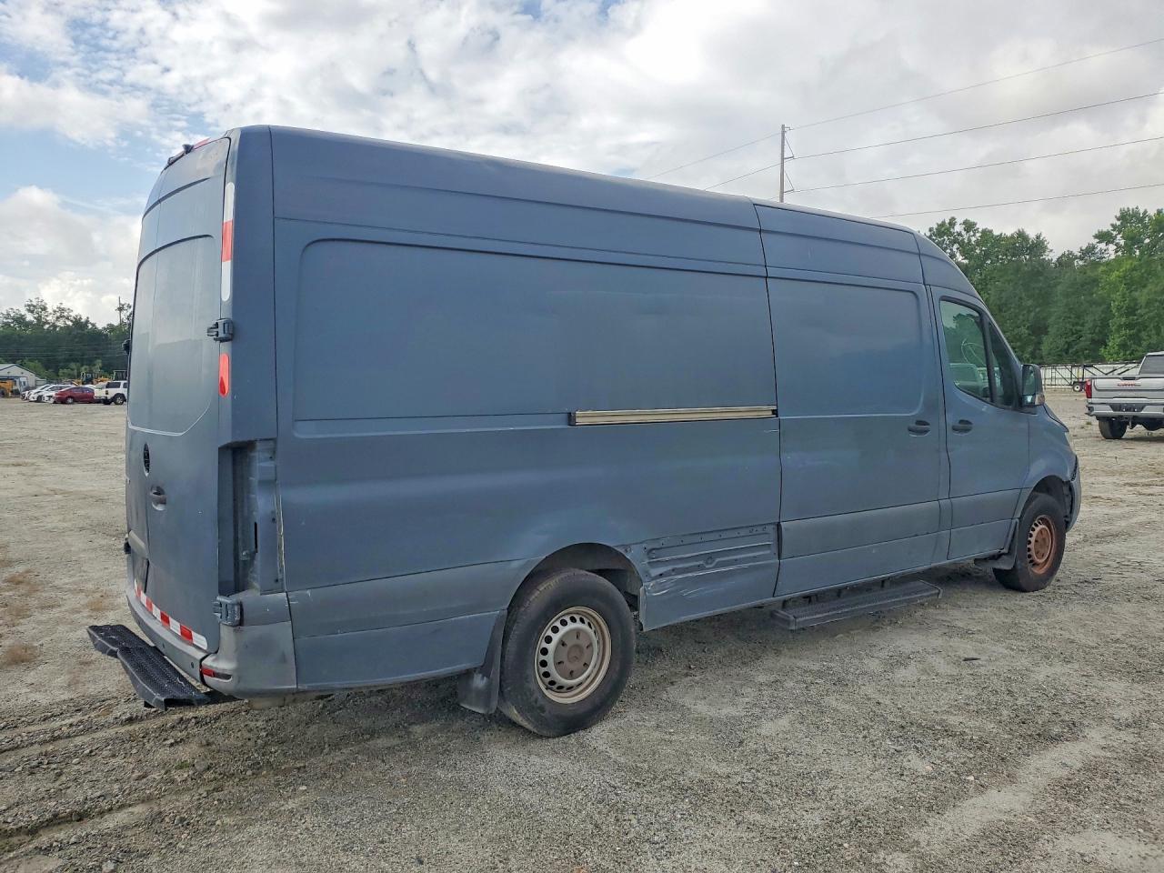 Mercedes-Benz Sprinter 2500