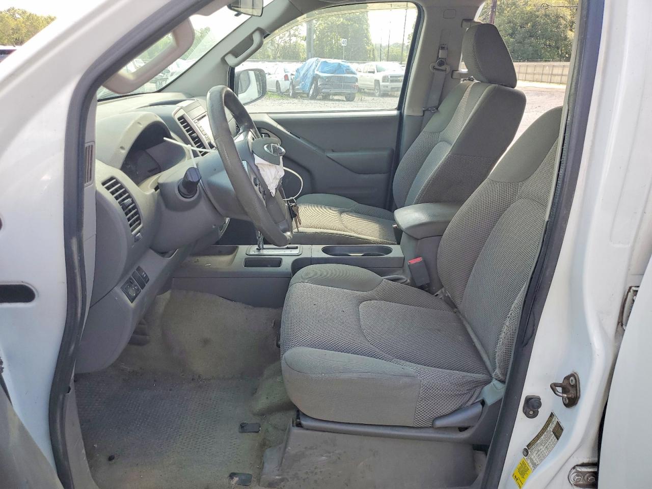 Nissan Frontier Sv
