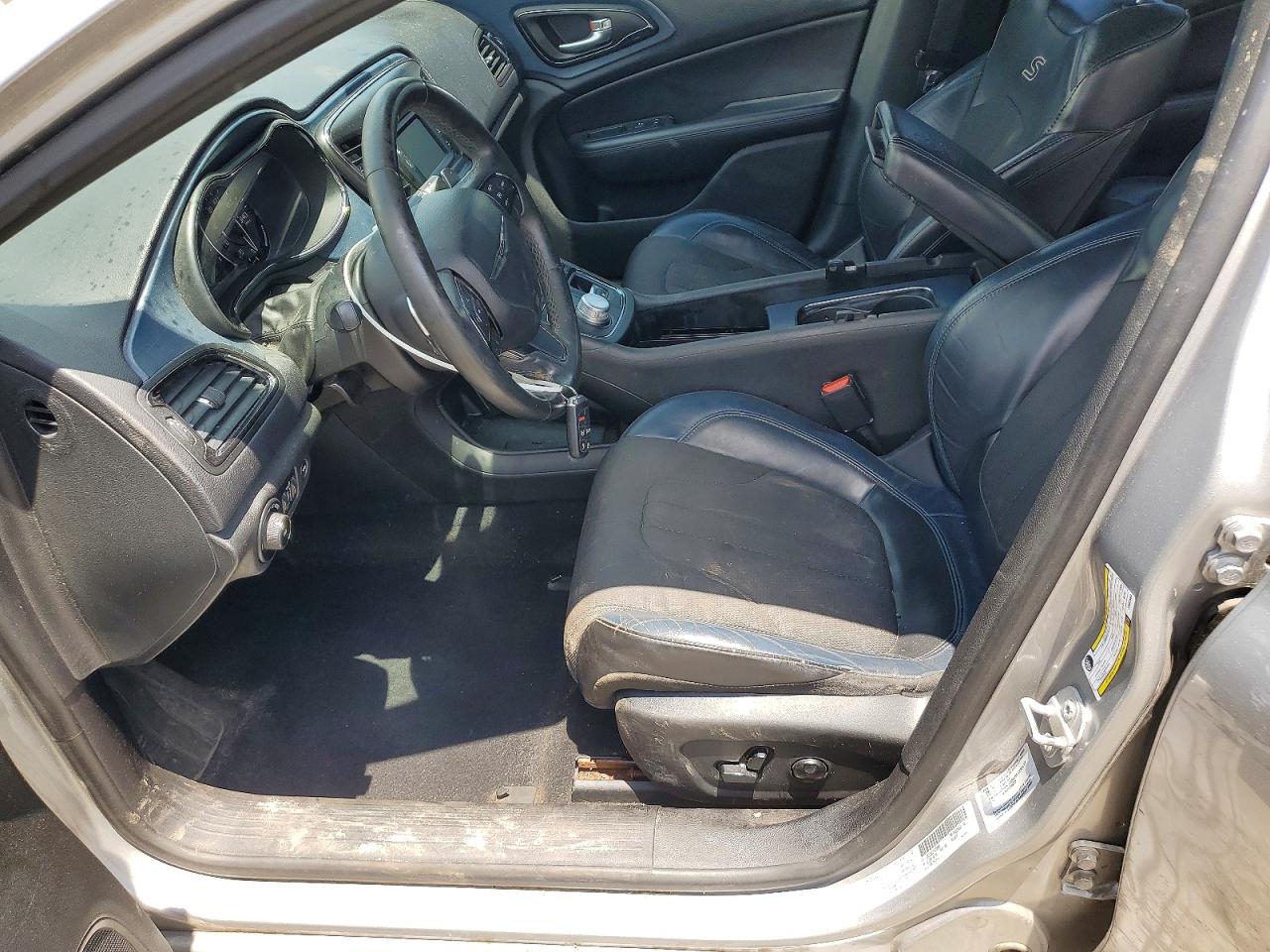 Chrysler 200 S