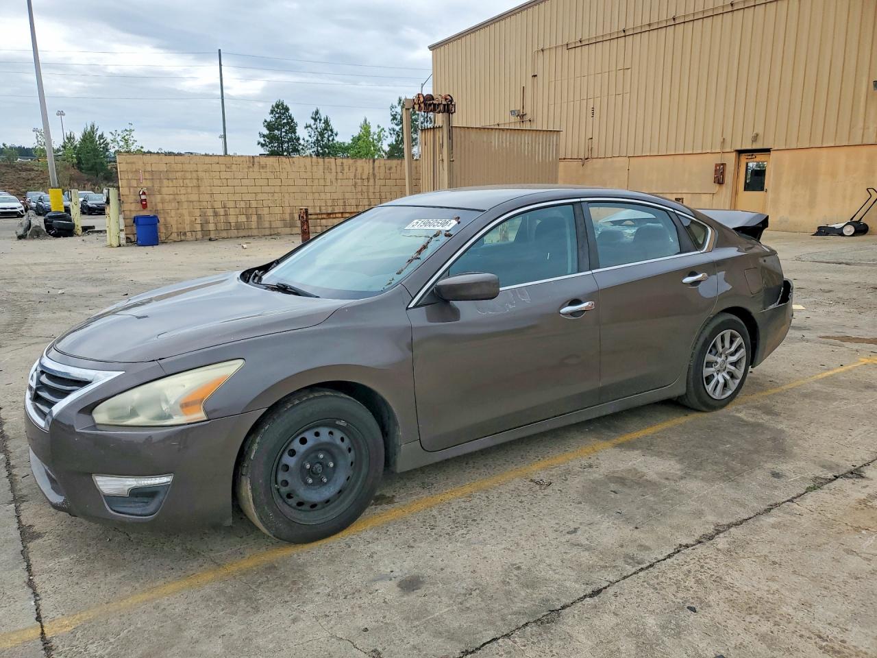 Salvage Nissan Altima Image