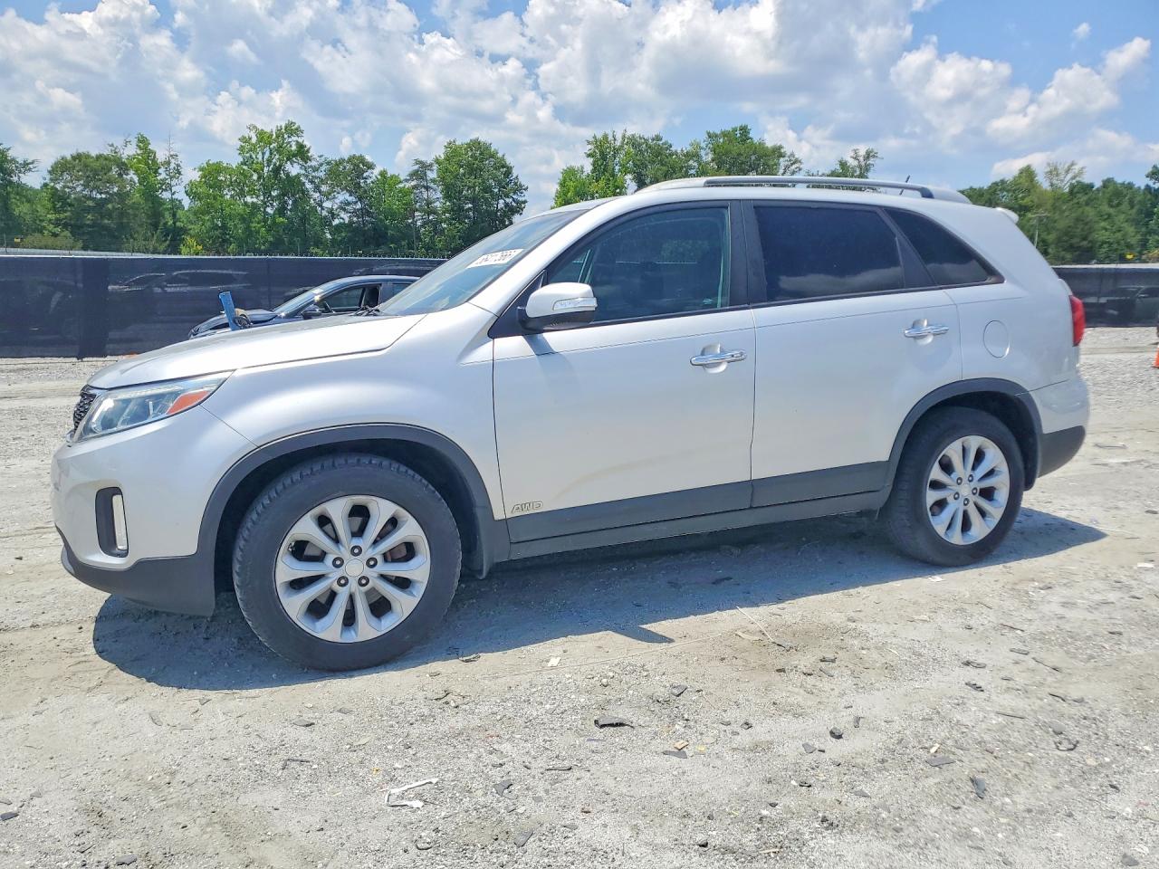 Salvage Kia Sorento Image