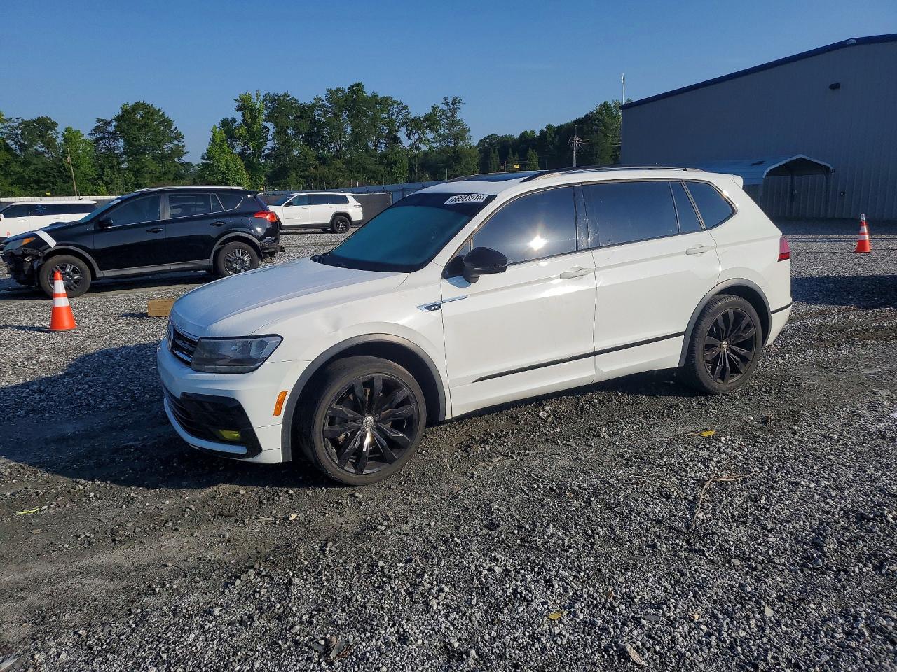Salvage Volkswagen Tiguan Image