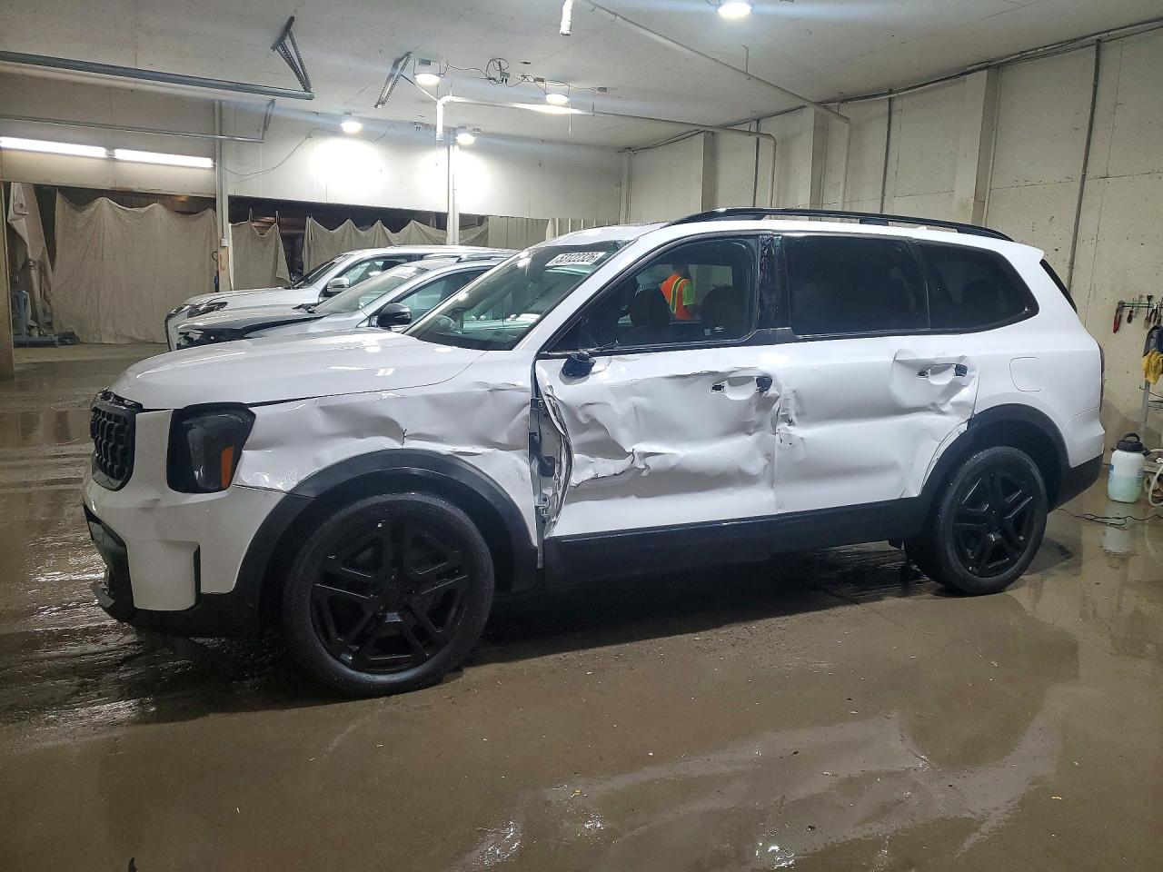 Salvage Kia Telluride Image