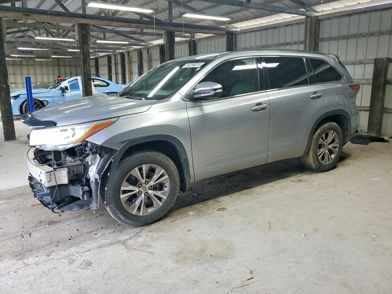 Salvage Toyota Highlander Image