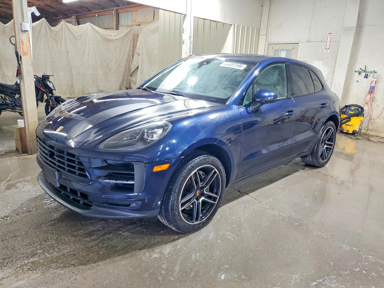 Salvage Porsche Macan Image