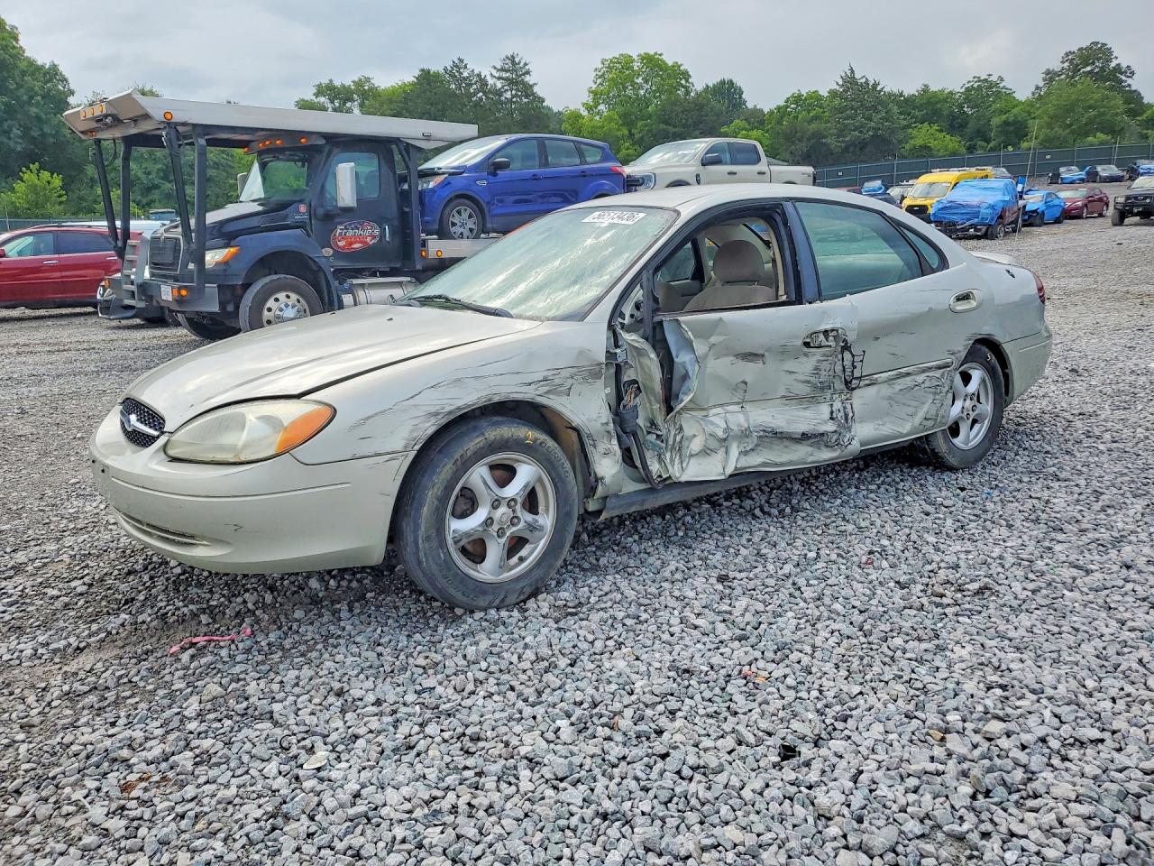Salvage Ford Taurus Image
