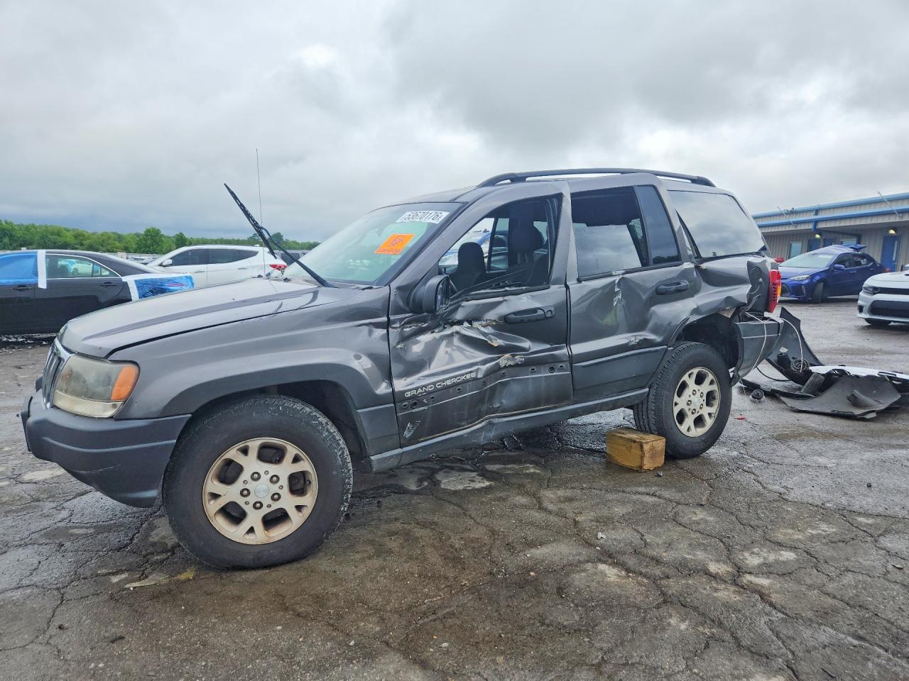 Salvage Jeep Cherokee Image
