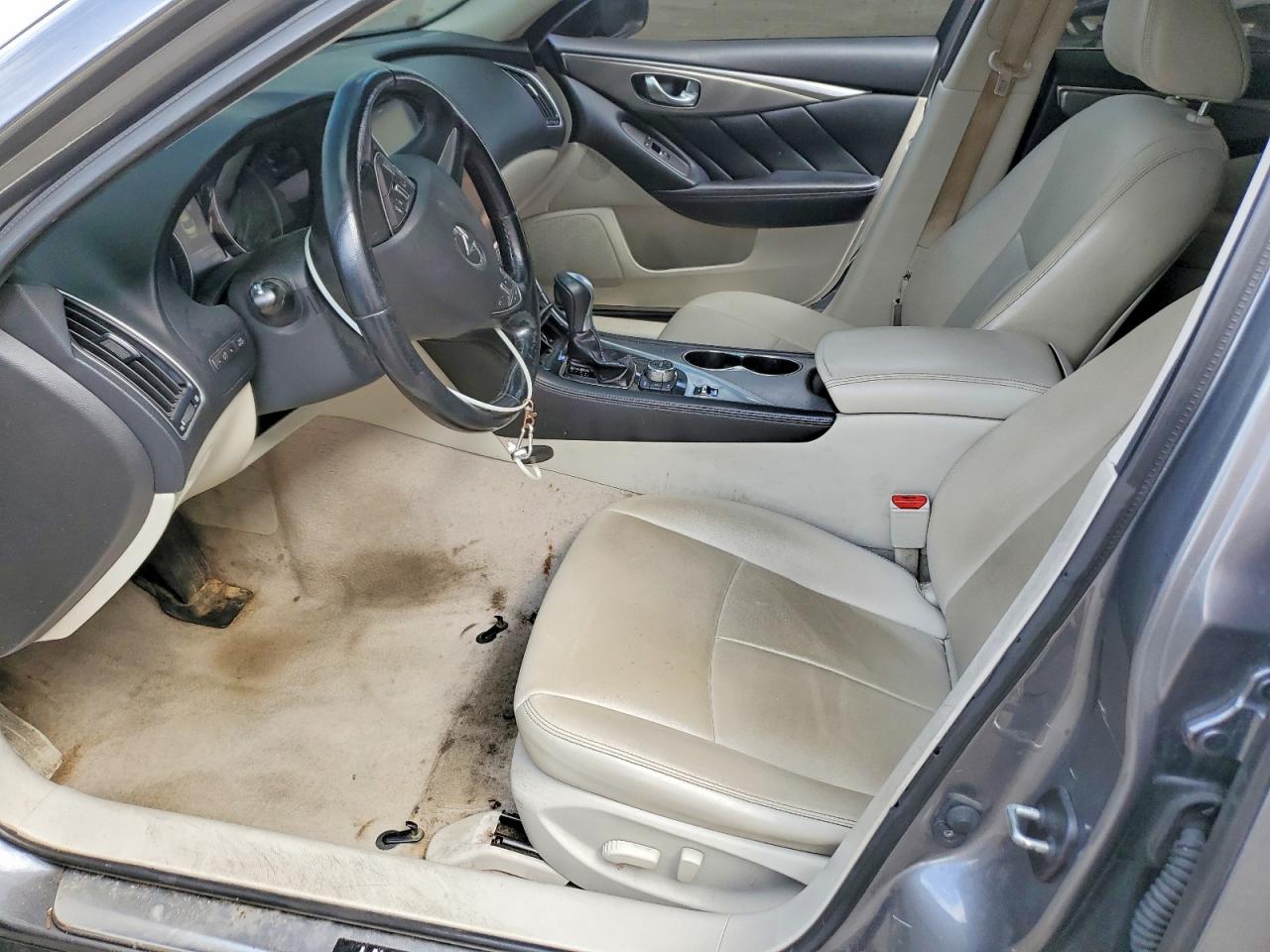 INFINITI Q50 Premium