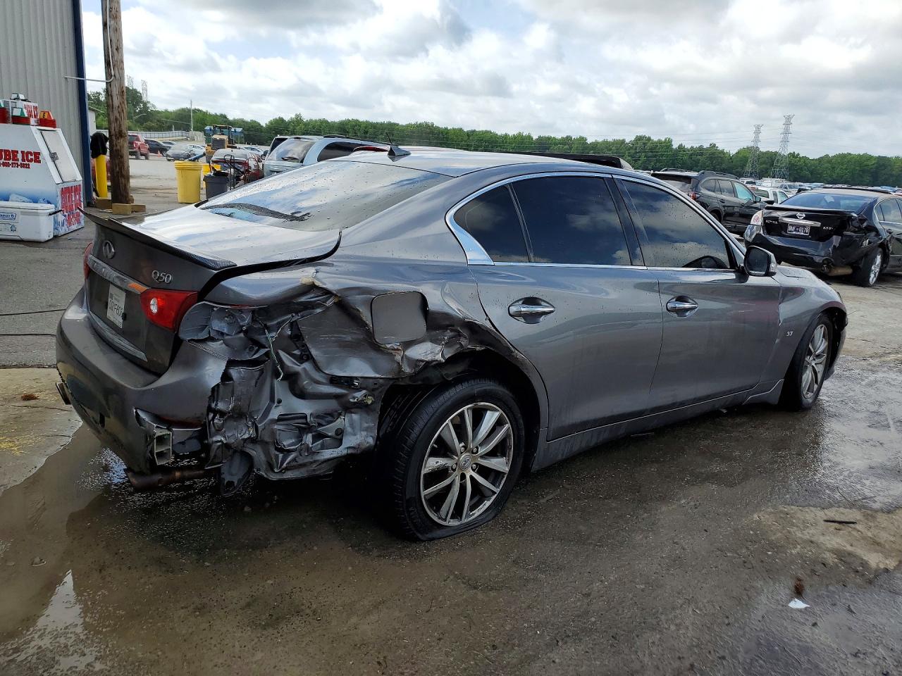 INFINITI Q50 Premium
