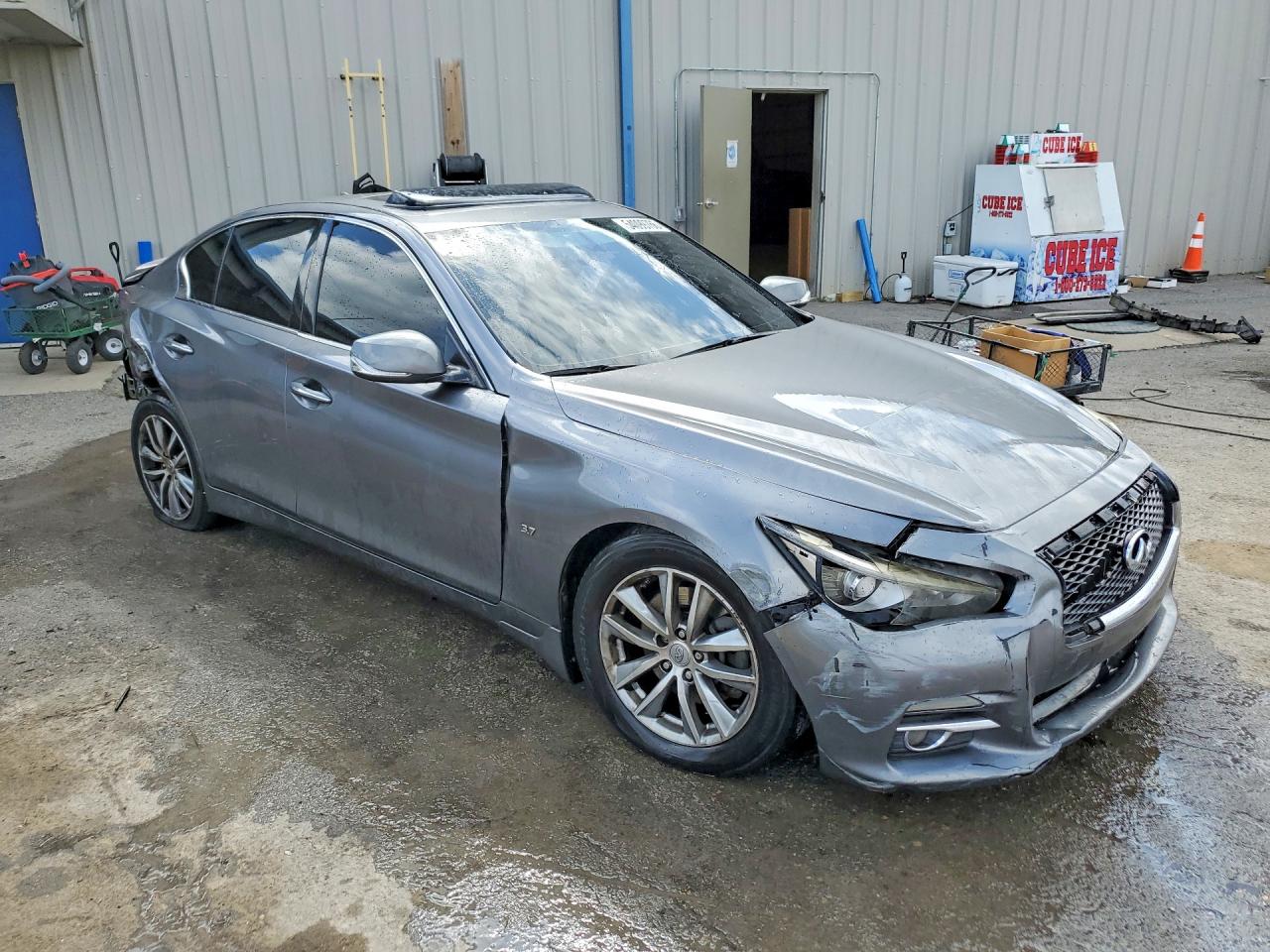 INFINITI Q50 Premium