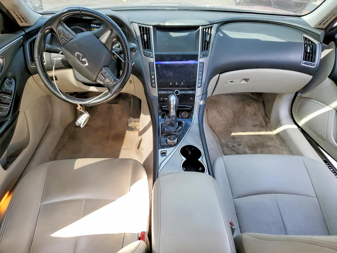 INFINITI Q50 Premium