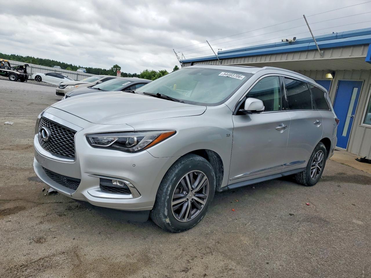 Salvage INFINITI Qx Image