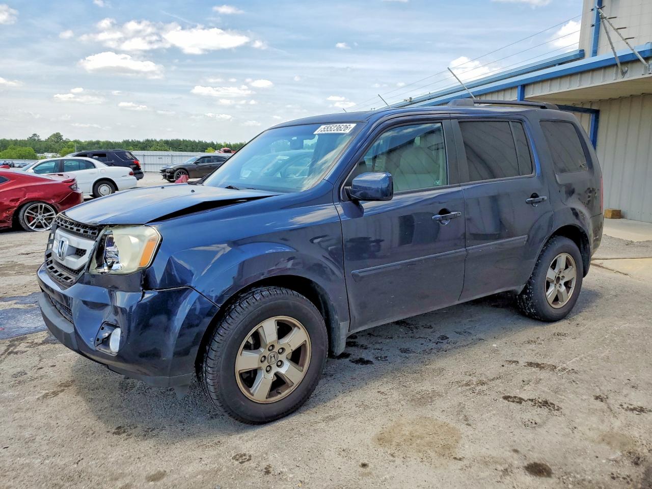 Salvage Honda Pilot Image