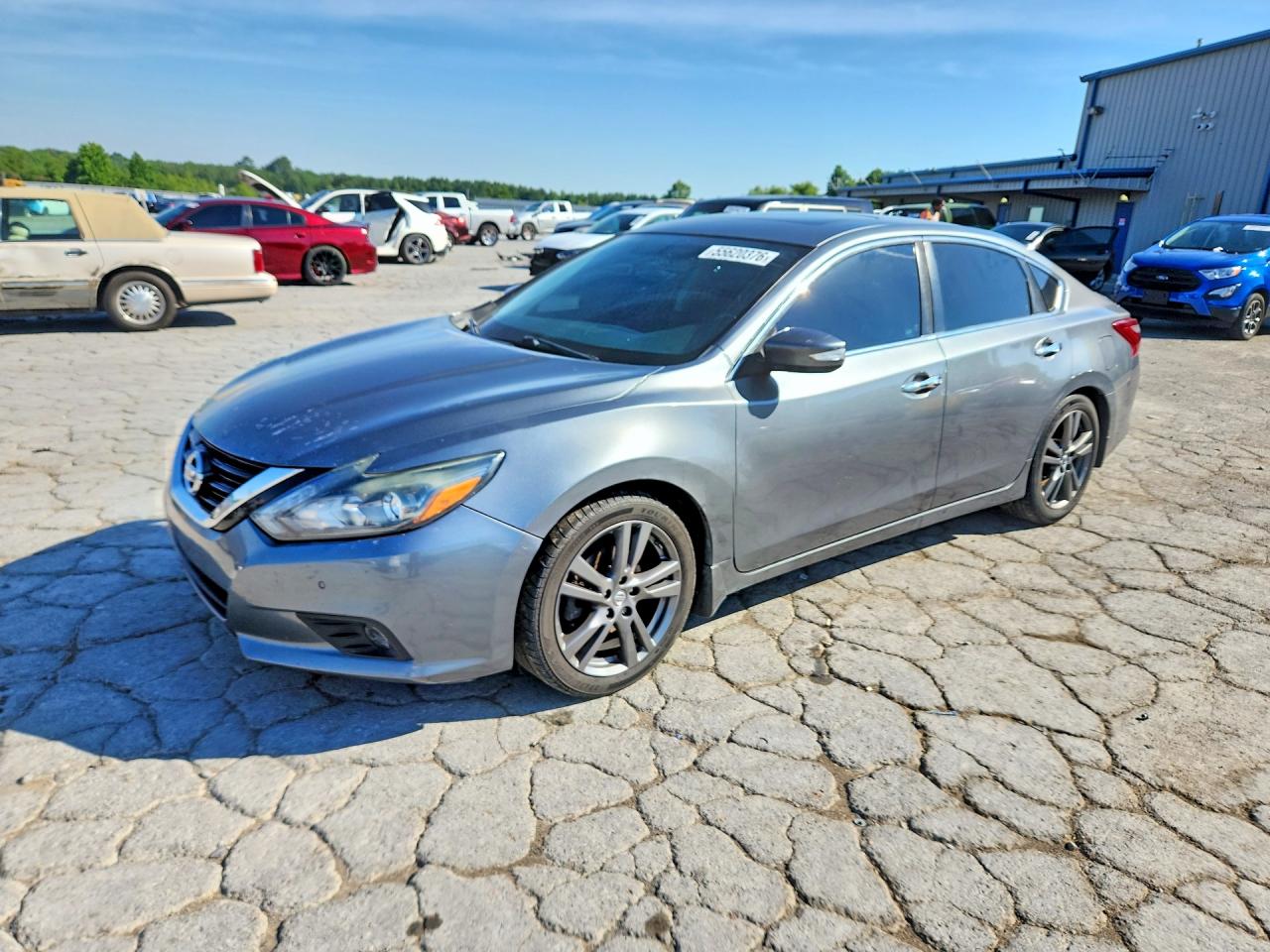 Salvage Nissan Altima Image