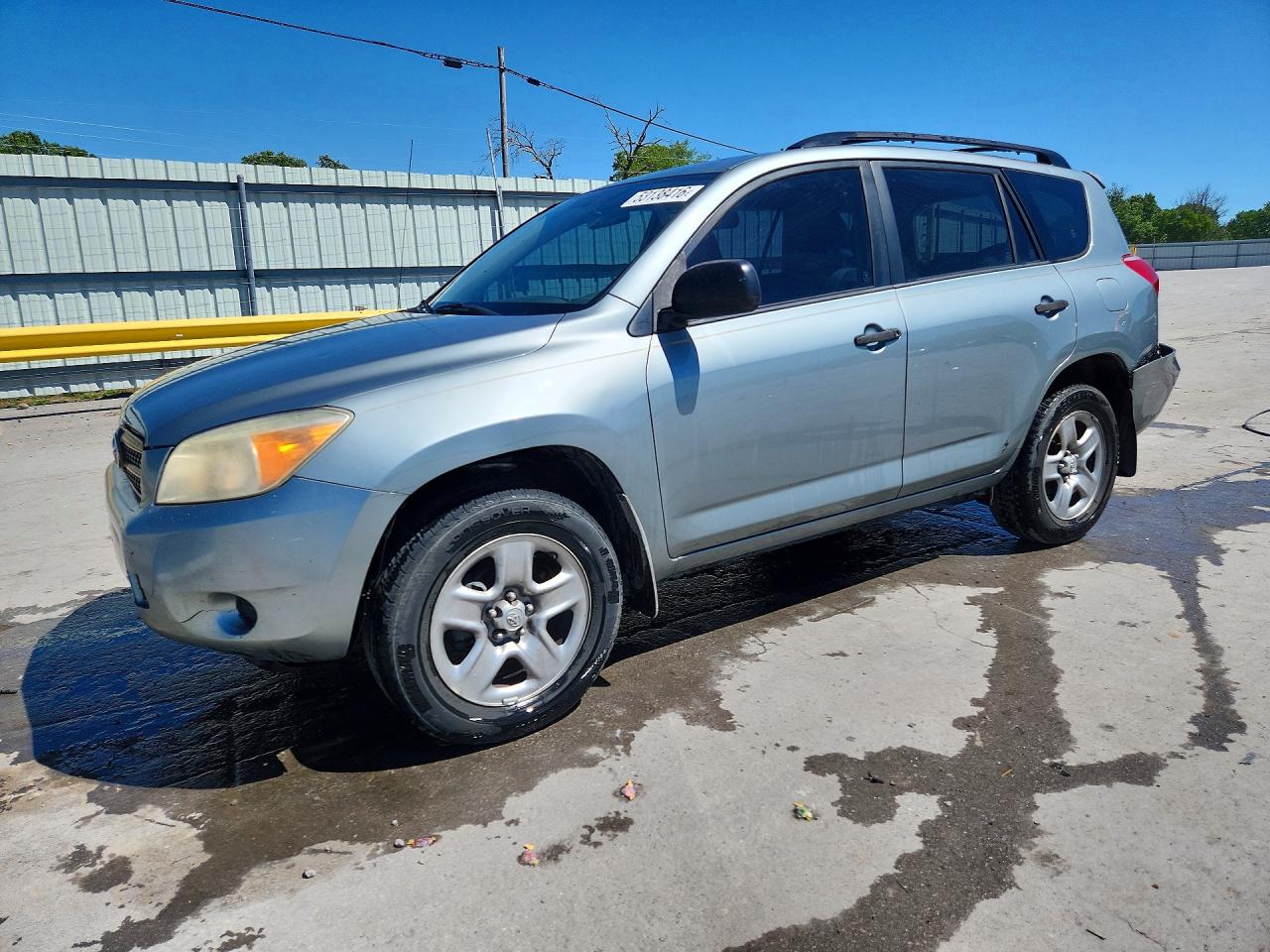 Salvage Toyota RAV4 Image