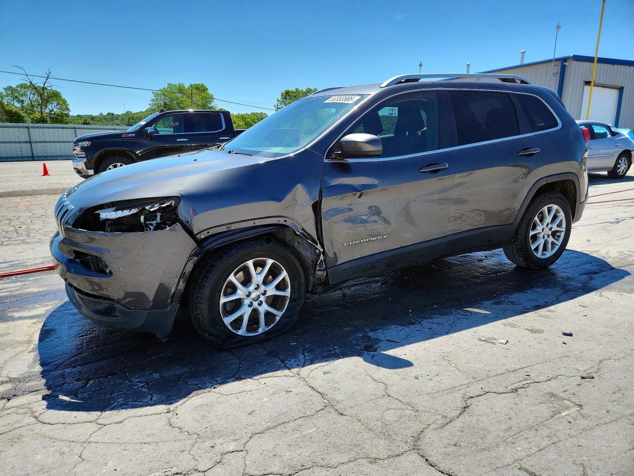Salvage Jeep Cherokee Image