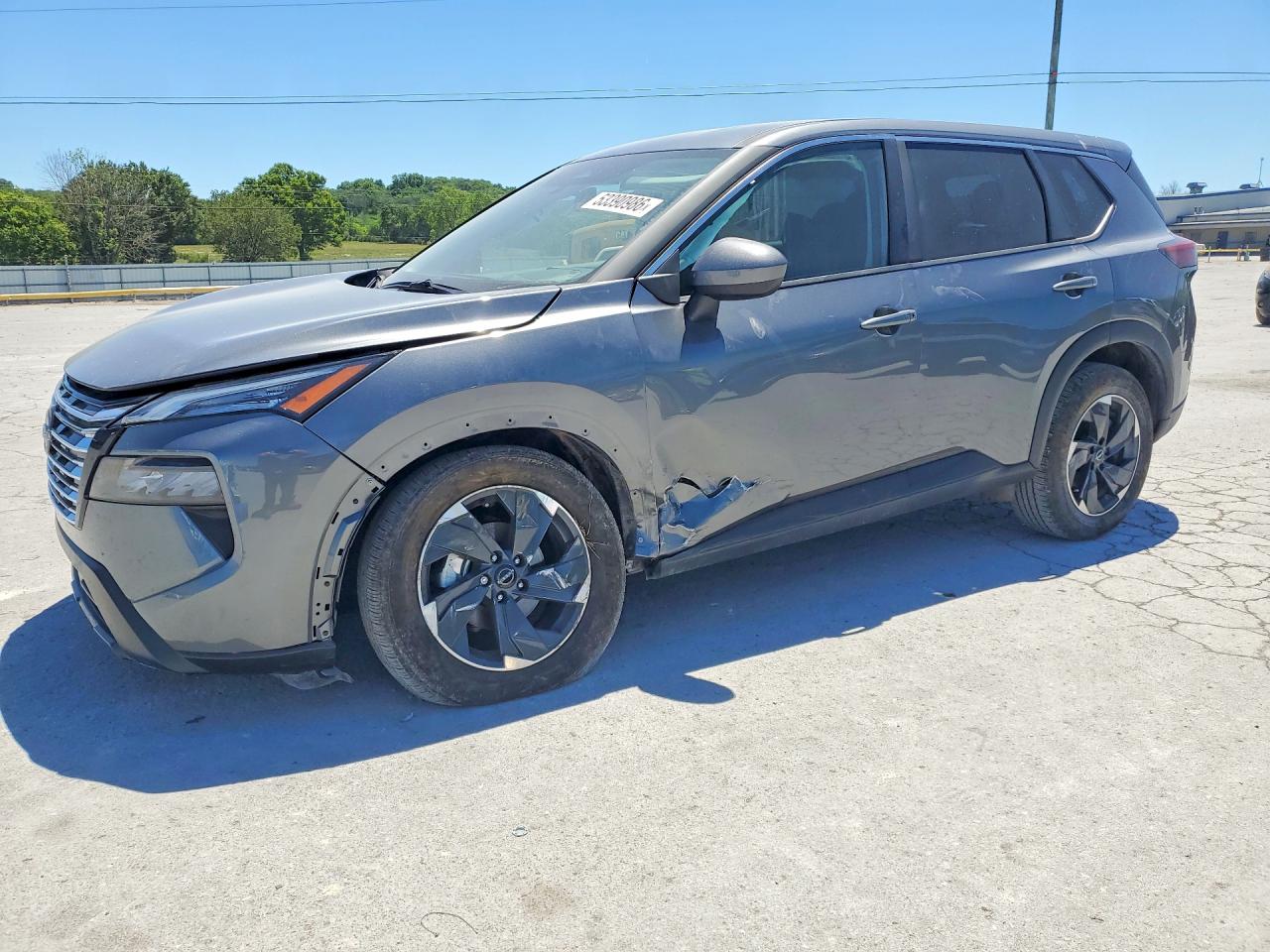 Salvage Nissan Rogue Image