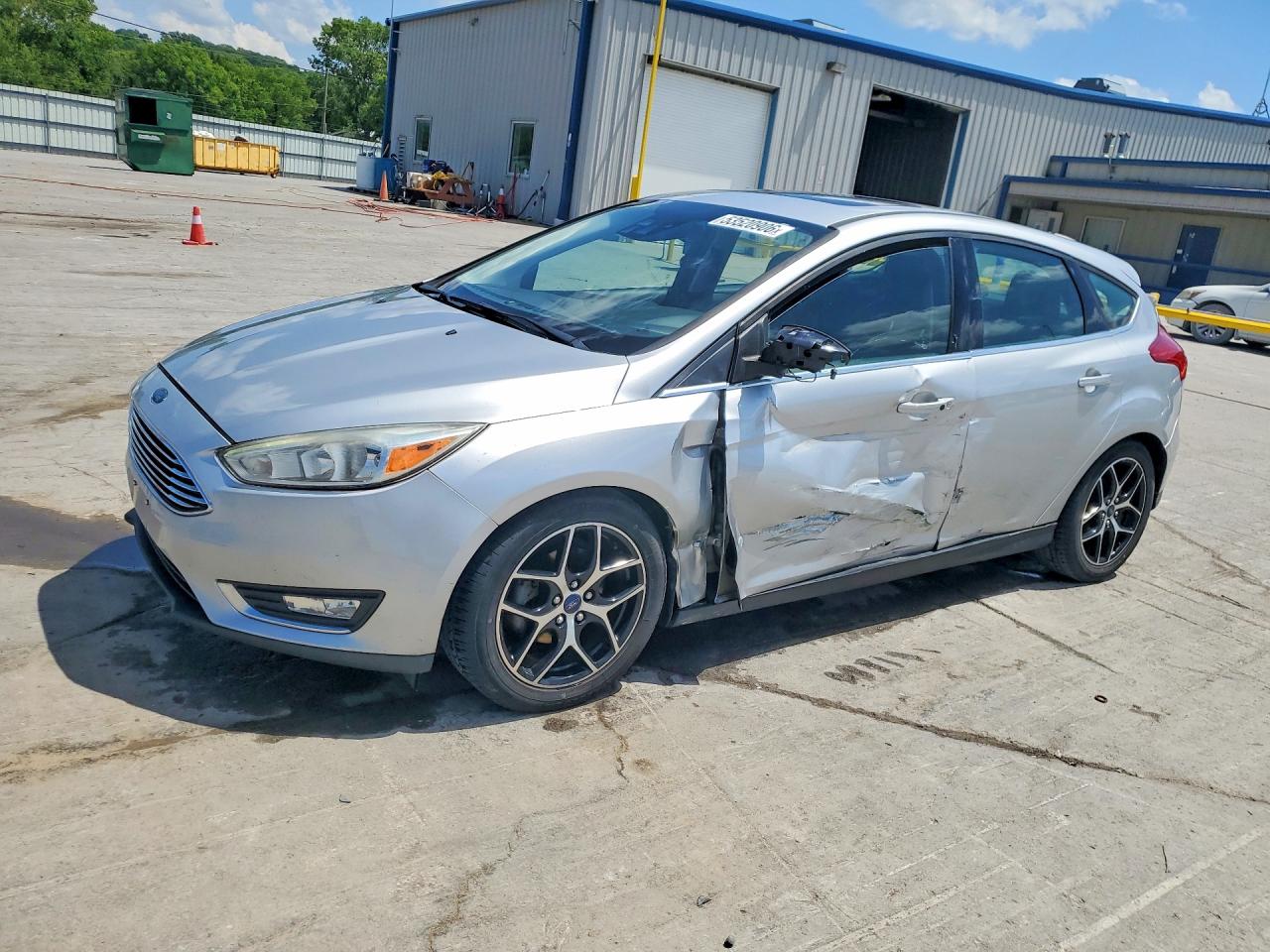 Salvage Ford Focus Image