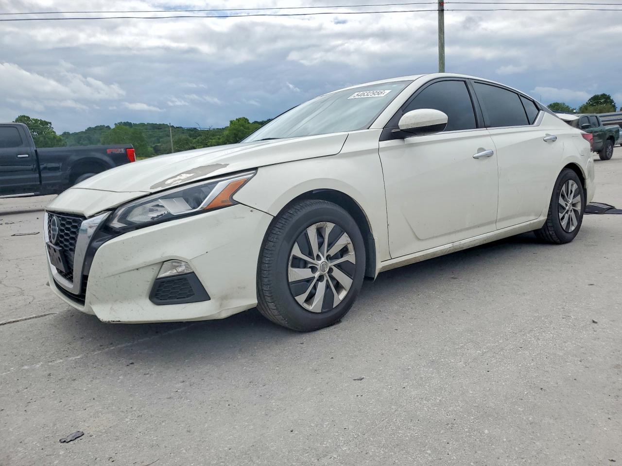 Salvage Nissan Altima Image