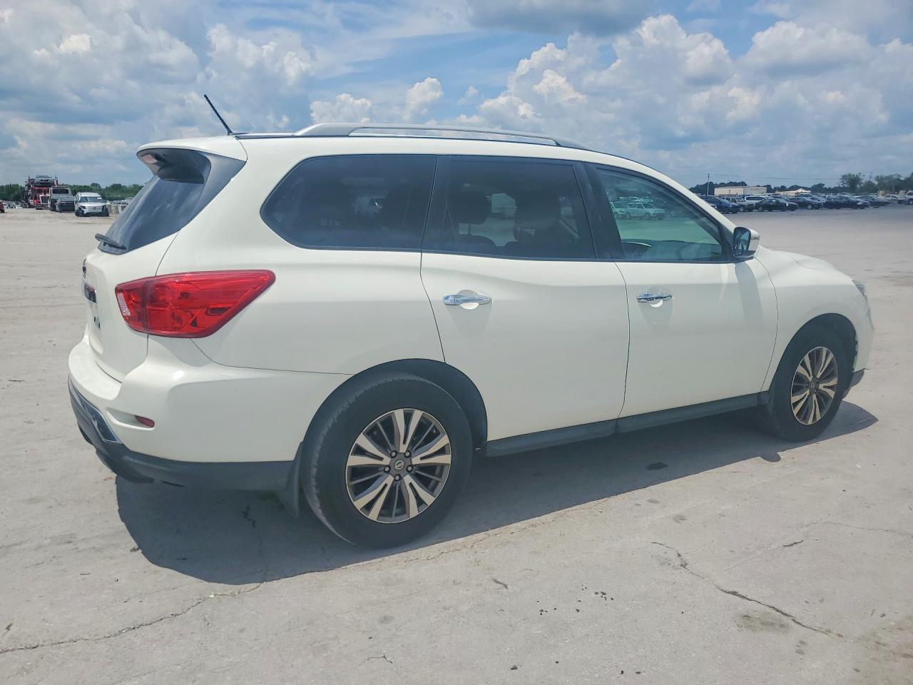Nissan Pathfinder S